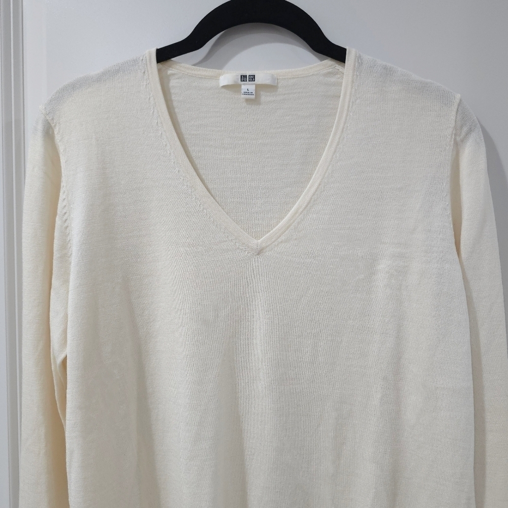 UNIQLO Ladies Cream 100% Soft Wool Long Sleeve V-neck, Sz Large, Elevated Basic - Picture 3 of 11